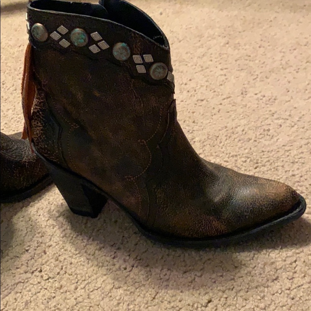 Cute brown booties with mid heel zip side